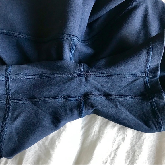 🍋 LULULEMON Align short 4” navy SIZE 6 (Small) - Picture 6 of 6